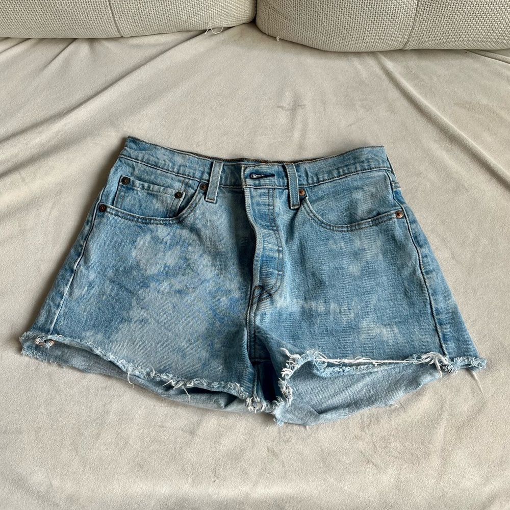 Levi Shorts size 27